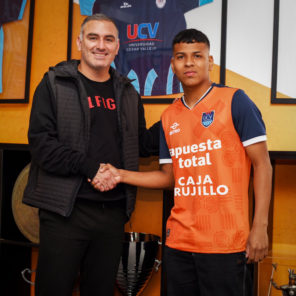 #RefuerzoPoeta 👤

¡Bienvenido a casa, Diether Vásquez! 

El extremo derecho, tras jugar en Europa, se une a nuestra familia para sumar su talento en el Torneo Clausura.

¡Vamos, equipo! 💪

#FuerzaVallejo #VallejoEsTrujillo #UnSoloCorazón