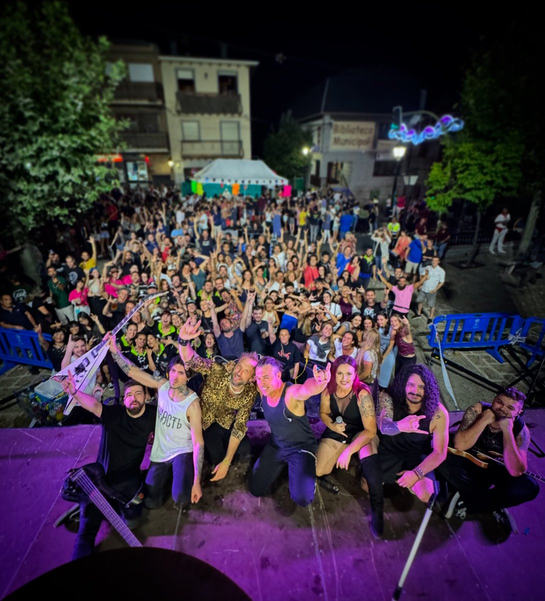 Muchas gracias Collado Mediano 🤘🏻❤️

Siempre es un placer volver, ¡esperamos hacerlo pronto!

📍Próxima parada: 𝟐𝟓/𝟖 - 𝐑𝐢𝐛𝐚𝐟𝐫𝐞𝐜𝐡𝐚 (𝐋𝐚 𝐑𝐢𝐨𝐣𝐚)

#strenosrockband #strenos40 #rock #concierto  #rockmusic #musicarock #fyp #fypシ #gira #españa #madrid #larioja
