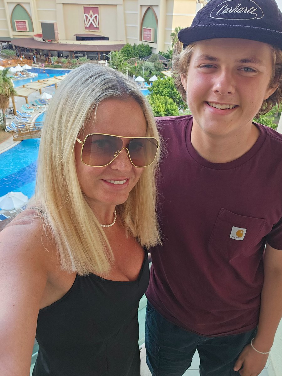 GilhamGremo's tweet photo. Tonight is all about this clever clogs! Well done to my not so little lad! 🥳💪📚👨🎓🥂
#GCSEResultsDay #BoyDoneGood #SmileyLad https://t.co/0YeIQlHp6Y