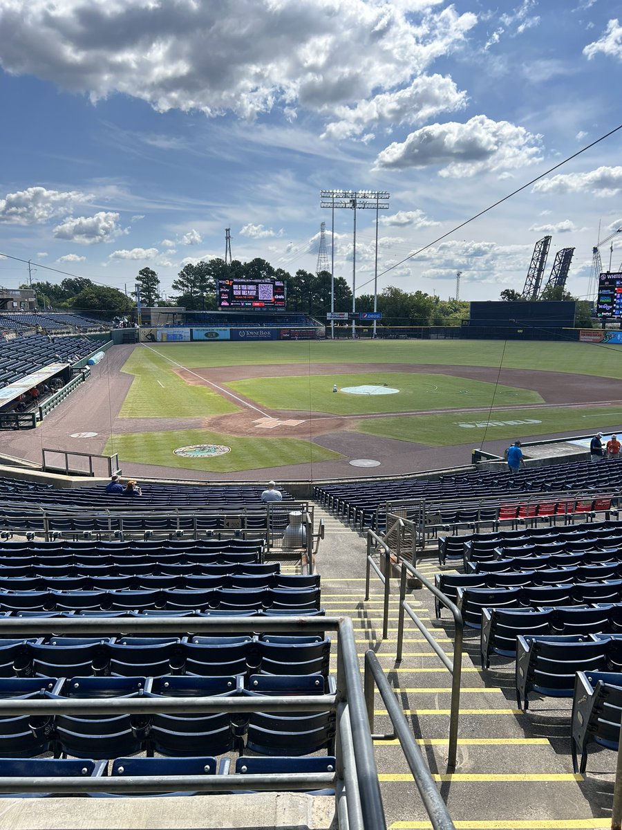 tdlyons757's tweet photo. A bad day at a @NorfolkTides game is better than a good day at work #Birdland https://t.co/hmET7ymDn9