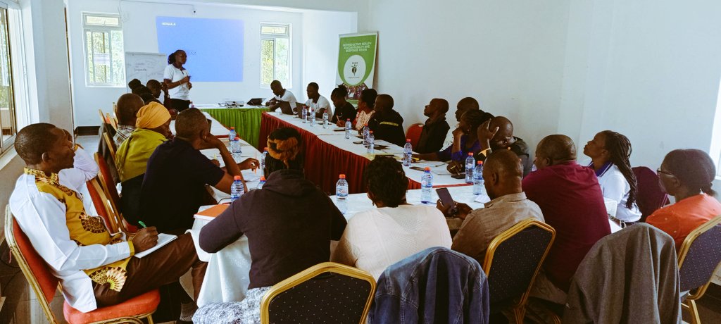 RHARK7's tweet photo. Learning &amp; nurturing happens alot in school,@TICAH_KE,we held a workshop with teachers from diff schools in Bondo led by the #DOE,quality assurance officer &amp; TSC reps, argued on how well #Lifeskills &amp; #CSE can be integrated in school activities,role of teachers in #tripplethreat. https://t.co/hAhMbksiai
