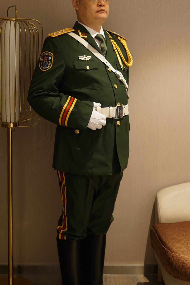 试穿这身太麻烦了……