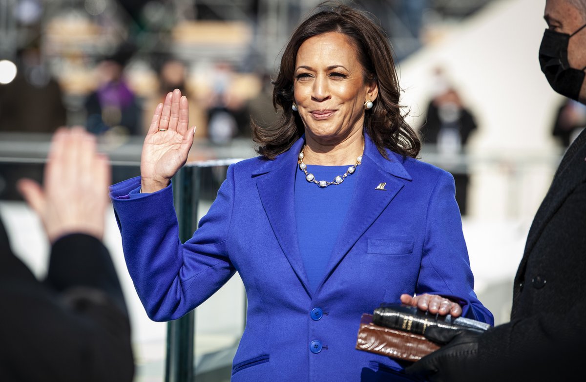 simonateba's tweet photo. BREAKING - MASSIVE - YOUR REACTION: Kamala Harris's campaign has shattered records, announcing a staggering $500 million haul in just her first month as a candidate!

NOTE: Over 2.4 million donors contributed, surpassing the number of donors who supported Biden throughout his entire campaign. 

NOTE: Harris raised $81 million in just the first 24 hours and $200 million within the first week of her campaign. Additionally, another $36 million was donated within 24 hours after she selected Governor Tim Walz as her running mate.