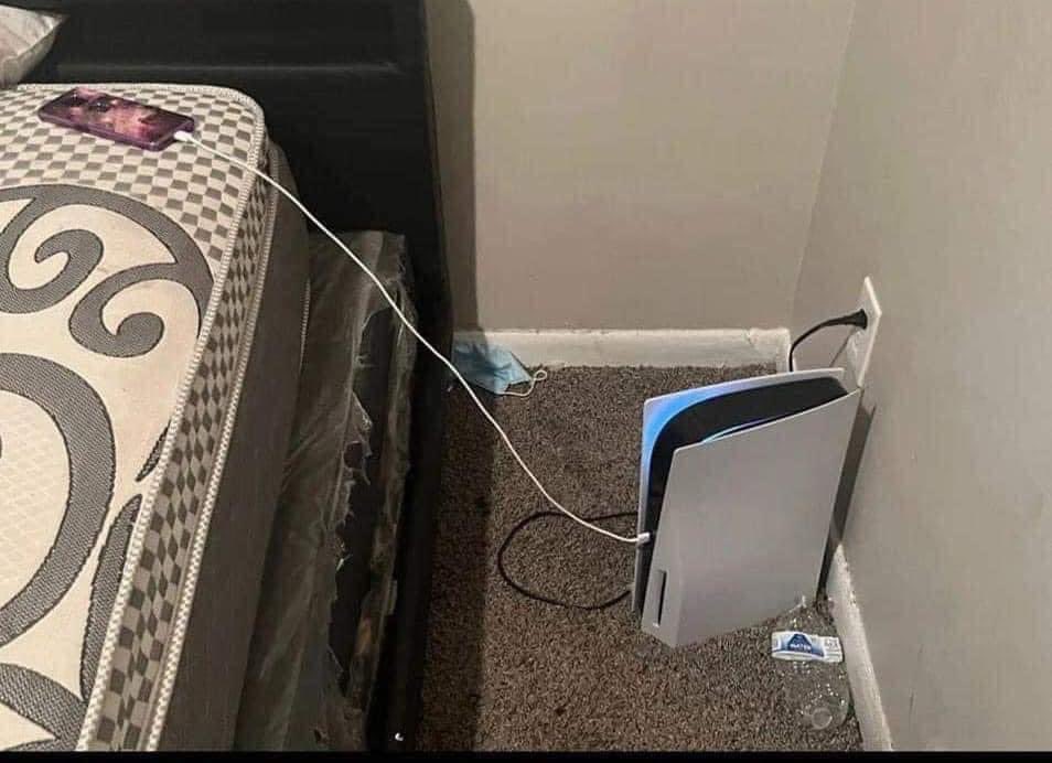 Mi novia se enojo porque me compre este cargador.