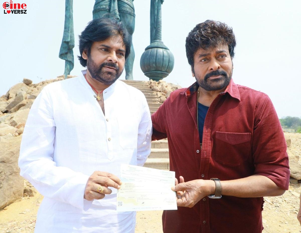 cineloversz's tweet photo. #PawanKalyan #Chiranjeevi 
#HBDMegaStar #HappyBirthdayChiranjeevi https://t.co/SRDf2i1edE