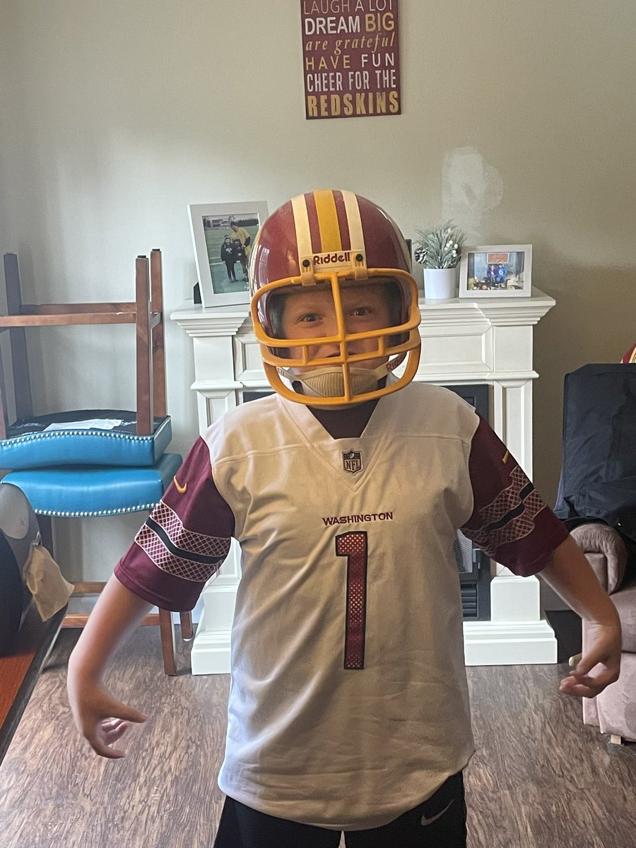 Joe Thomas tweet media