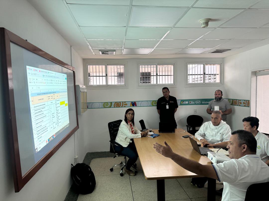 Estamos en reunión con la empresa china Meheco  finiquitando la instalación y configuración del Tomógrafo Simulador, Acelerador Lineal y Rayos X Portátil  para la atención de pacientes en la Unidad de Radioterapia Oncológica Virgen del Valle, del Hospital Ruiz y Páez.