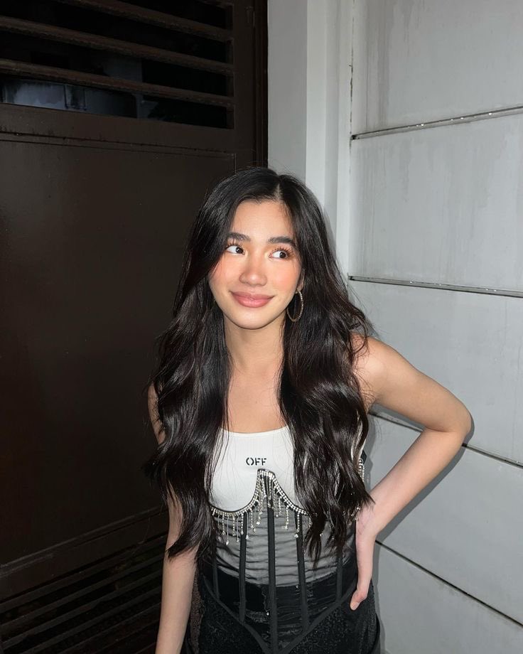 cocoophii's tweet photo. A #colaiah wanshat au: 

[ Tibok. ]

Wherein: Cole (🐺), a HUMSS student who has a crush on this STEM girl (🐶). https://t.co/ogjEWyLHnK