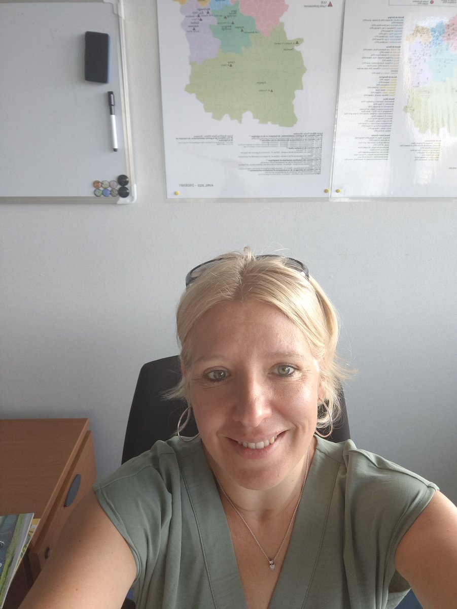 Jessicalemaitr3's tweet photo. Reprise ce jour en présentiel avec plaisir, heureuse de retrouver les collègues. Mon équipe profite encore de quelques jours avant le grand rush. Préparation de la rentrée en vue. #ien #ienash #ecoleinclusive @acversailles https://t.co/qDEydeMmId