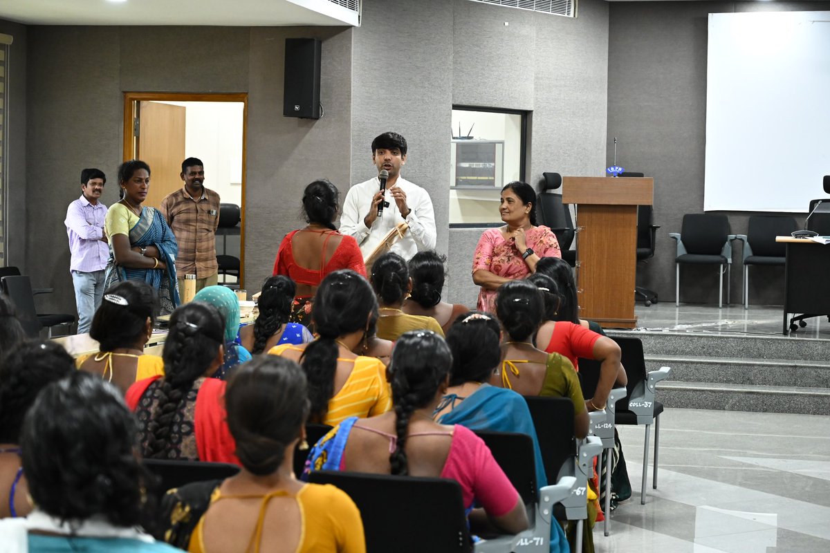 Akshaycsdeshpan's tweet photo. Special People, Special Vision 
Yesterday, I had the privilege of connecting with over 200 members of the transgender community.
Their unique perspectives are vital to our mission of #sustainability. Together, we’re shaping a greener  #Inclusion #Diversity #TransCommunity https://t.co/QZpY20lMF4