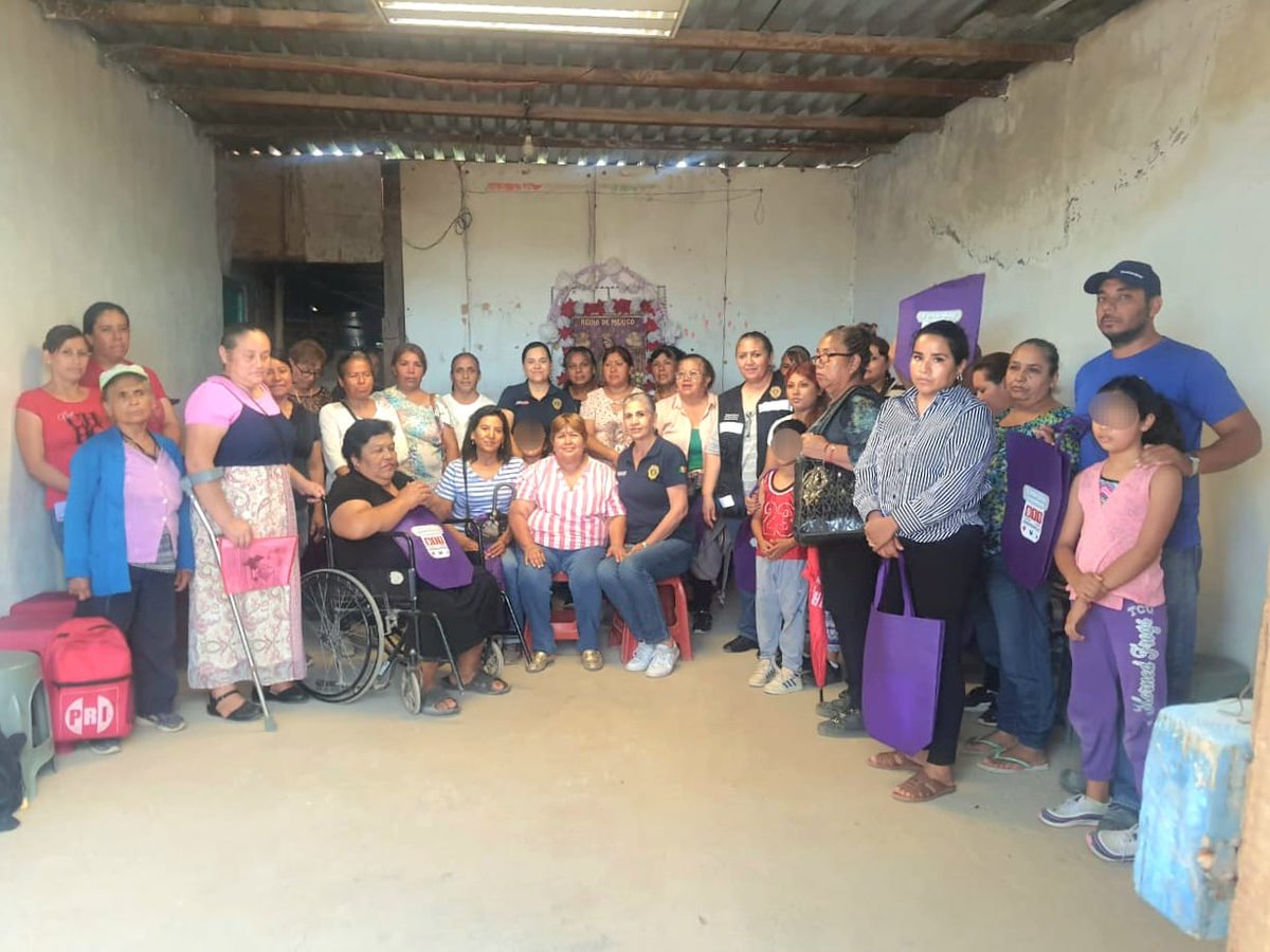 sspdgo's tweet image. Dir. de Prevención del Delito y Violencia hacia la mujer, de #SSPDgo acudió a Col. Cielo Azul, con pláticas, desarrolladas por #ProgramaEsmeralda , &quot;orientación e información&quot;, y &quot;resultado de una comunicación efectiva y afectiva dentro de la familia obteniendo crianza positiva&quot;.