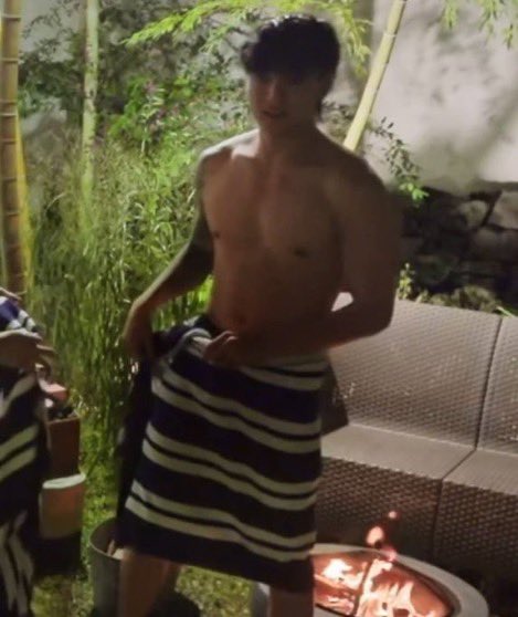 yoonselkie's tweet image. #cool #okay #feelingnormal #manboobs