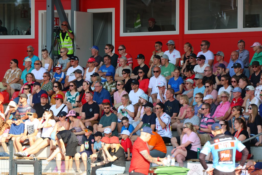 Kannattaa käydä lukaisemassa kotisivuilta hallituksen tiedote kaudesta ja seuran tilanteesta. 
Tietoa myös alkavasta kausikorttikampanjasta.
ipv.fi/fi/artikkelit/…
#ipv #pesis #ipvreds