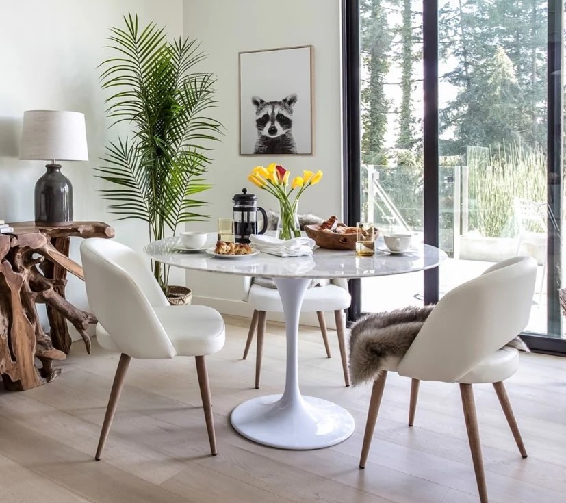 InStyleHomeRugs's tweet image. The tulip is a gorgeous and popular take on the Saarinen. Made out of carrara marble and aluminum base! #diningtables #Instylehomerugs #torontofurniture #modernfurniture #shoplocal #dining #sophisticated #torontolife #furniture #torontoliving #interiordesign #condo #house #style