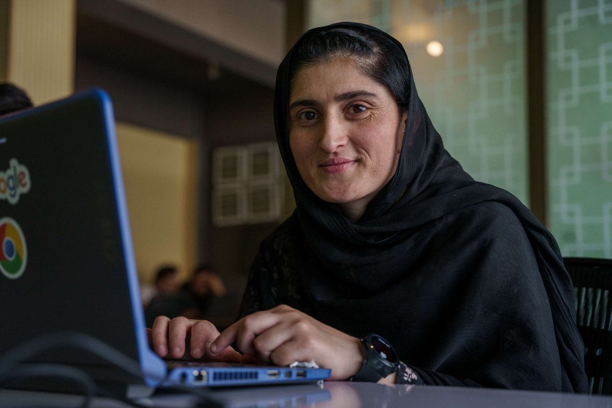 In Shahzia’s community in Pakistan, traditional norms often mean that women are excluded from economic opportunities. 

With support from <a href="/CanadaDev/">Development Canada</a>, Shahzia trained at a local web development company and is now paving her own path in a male-dominated industry. #YouthDay