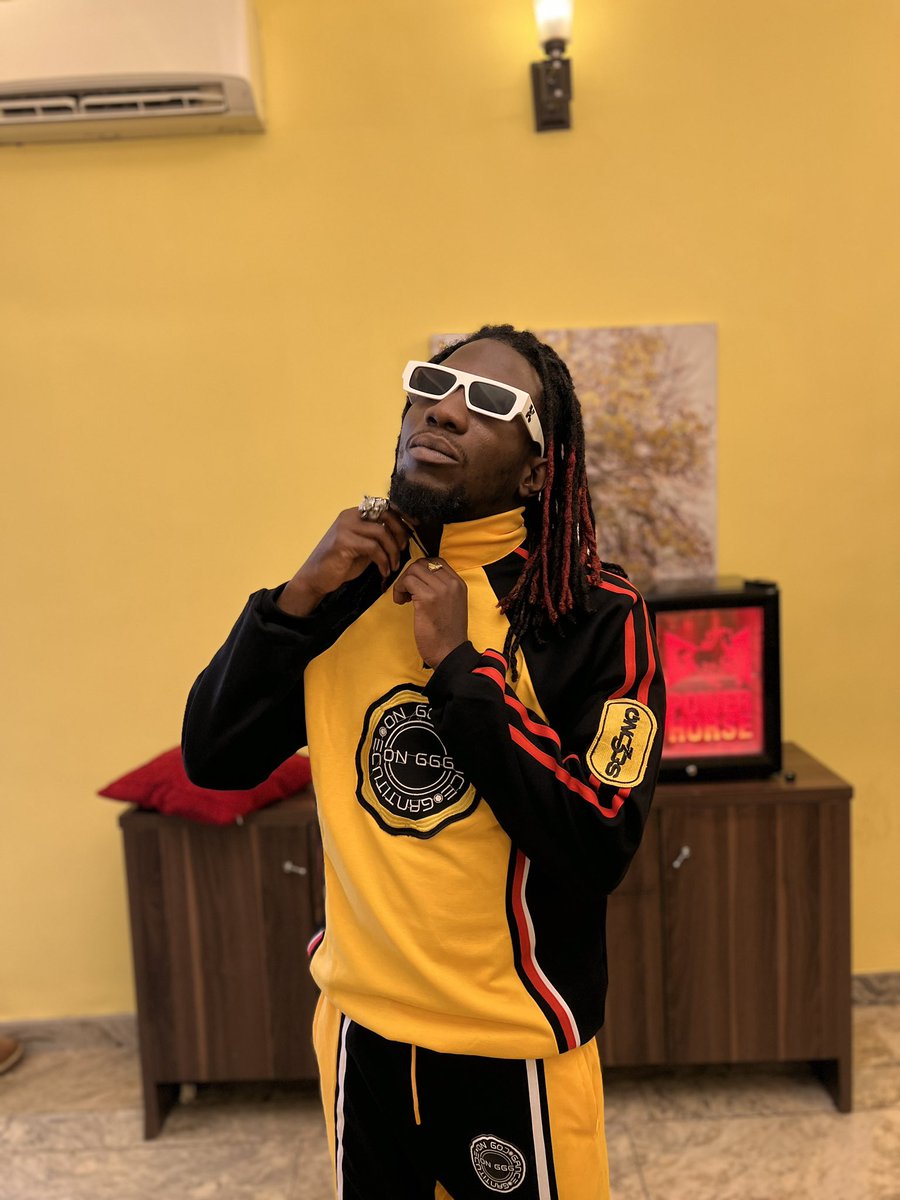 reeplaysumtin's tweet photo. I DEY FEEL LIKE MAKE I ROB BANK 

JUJU BY @Odumodublvck_ x smurlee &amp; @plutomaniapopi OUT AT MIDNIGHT 👿 https://t.co/hwVL9AH7mQ