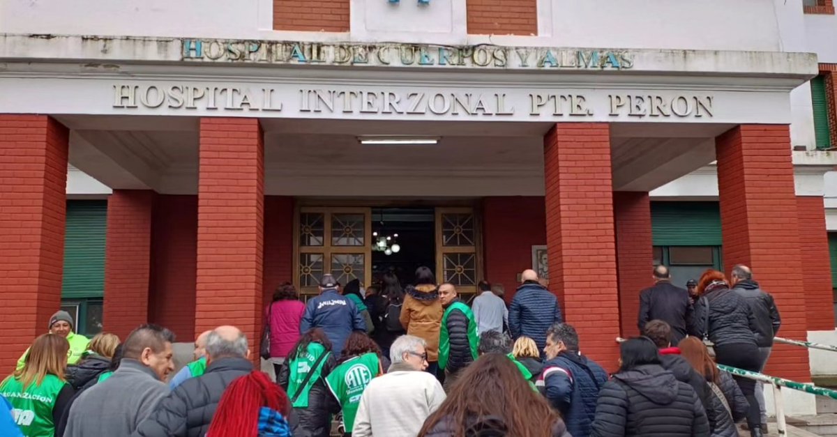 JoseAlessi's tweet photo. Participamos, junto al Intendente @jorgeferraresi y autoridades, del Acto Homenaje a Evita en el Hospital Perón a 73 años del Cabildo Abierto que pedía por su vicepresidencia. 

Los valores de Evita están siempre presentes y debemos reivindicarlos en cada acción política. https://t.co/xtdPb40Nrd