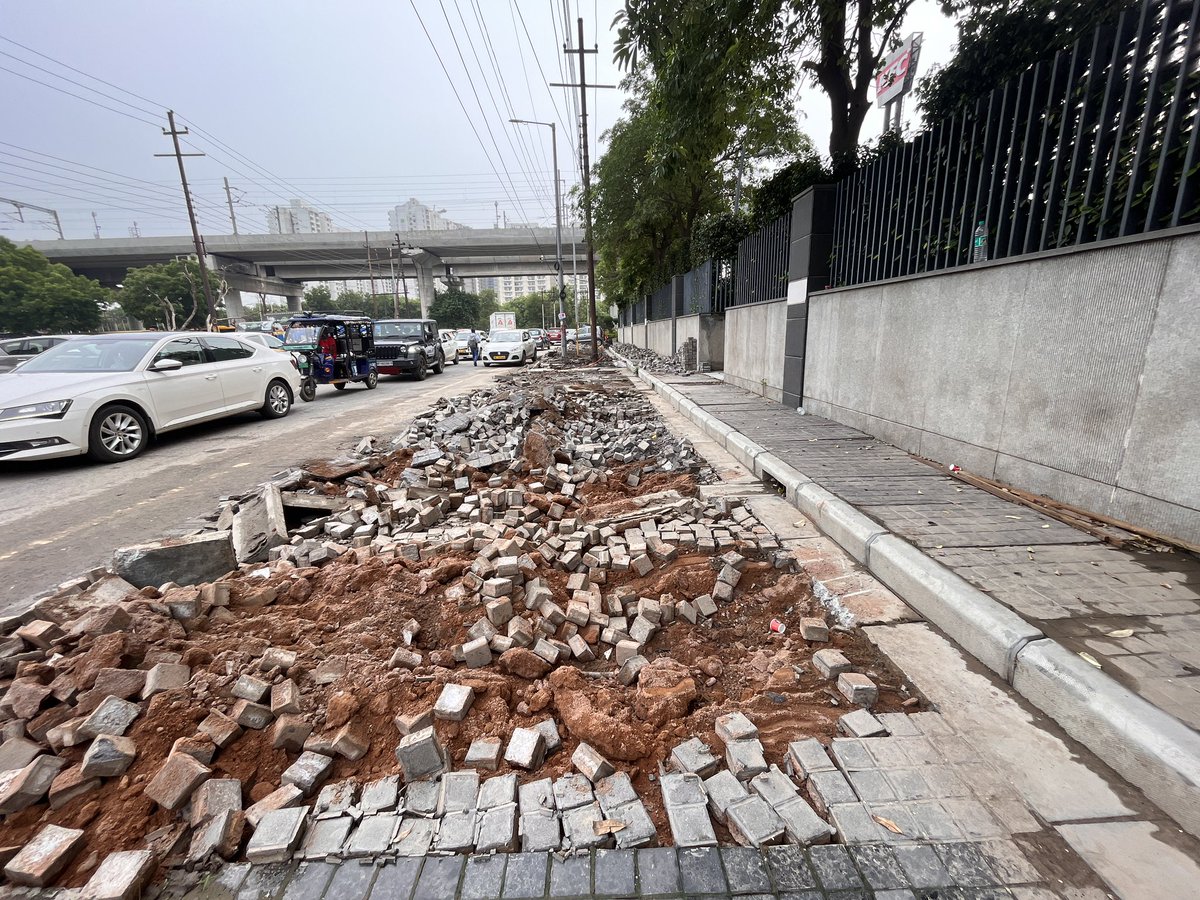 vikranttongad's tweet photo. Impact of our #Depavement / Deconcretization Campaign
#Tiles were installed along the roadside at Advant Noida in violation of NGT orders and the 2018 guidelines. These tiles, now removed at our request. This improper tiling led to the death of trees, increased the floods. https://t.co/77Oeo9DXuZ