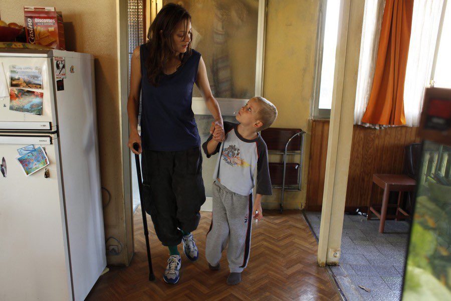 El cine de Jacques Audiard siempre es un buen lugar al que regresar.

Hacía 10 años que no veía ‘De óxido y hueso’ y las tripas que le pone Marion Cotillard a Steph invaden toda la película. Dos horas de puro magnetismo.
Dos horas de nudo en el estómago.