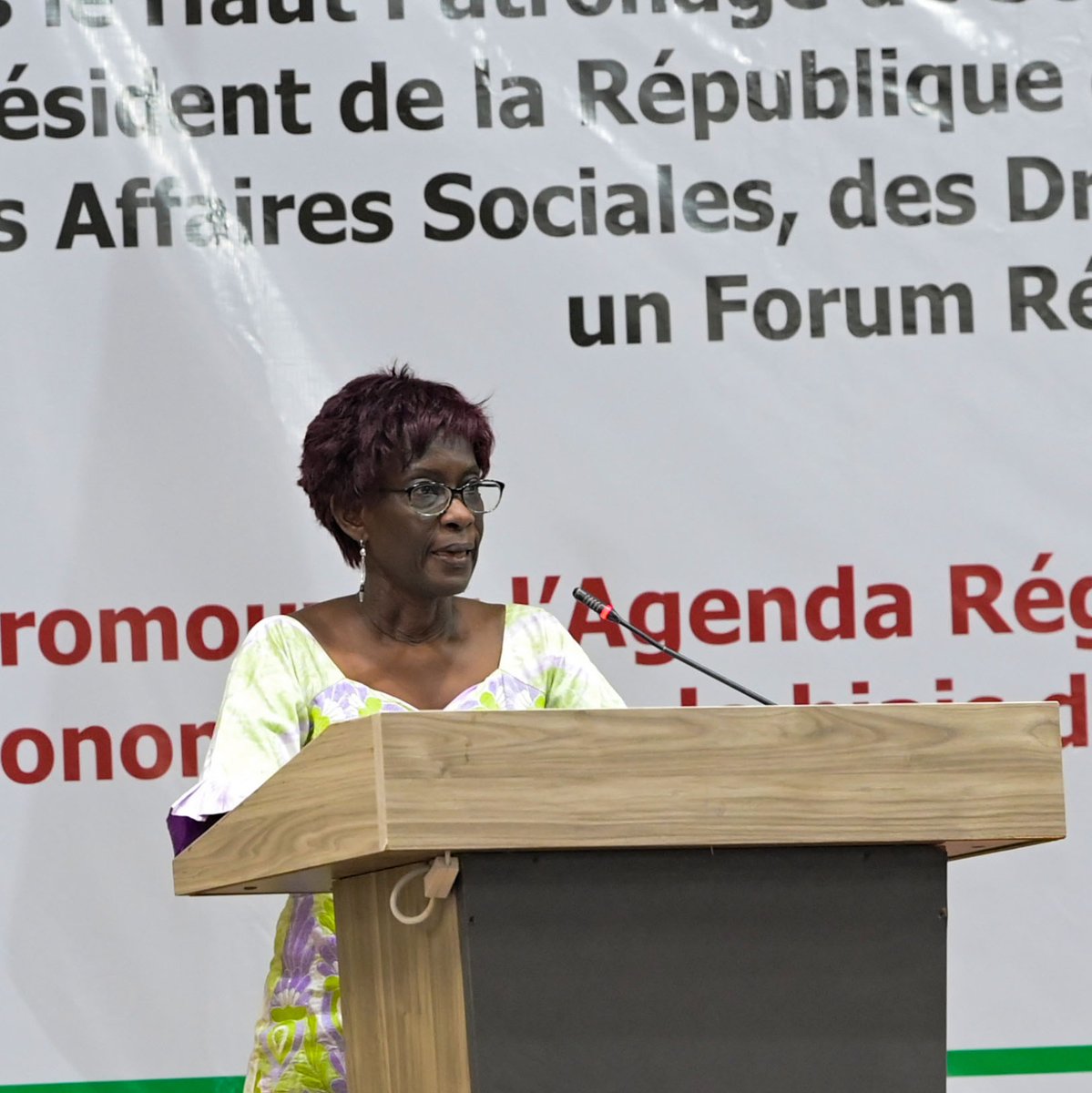 RTNBurundi's tweet photo. Dans son allocution, la déléguée de l'envoyé spécial du Secrétaire Général des @UN
pour la région des Grands-Lacs, Fatou Thiam indique que le forum régional des femmes organisé à #Bujumbura réaffirme la volonté commune et l'engagement à faire progresser l'agenda des femmes https://t.co/UqFugBEsGQ