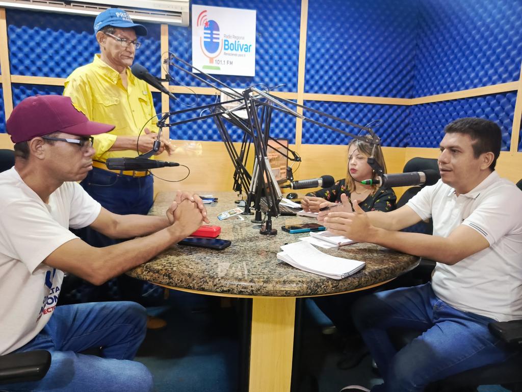 El presidente del PTSB <a href="/JesusLeonPCV/">Jesús León</a> dijo que la participación del #PoderPopular es necesaria para ir desmontando el Estado burgués y consolidar el sueño del Comandante Eterno Hugo Chávez del Estado Comunal, en pro de los proyectos de las comunidades organizadas.
#ComunaPuedeMás