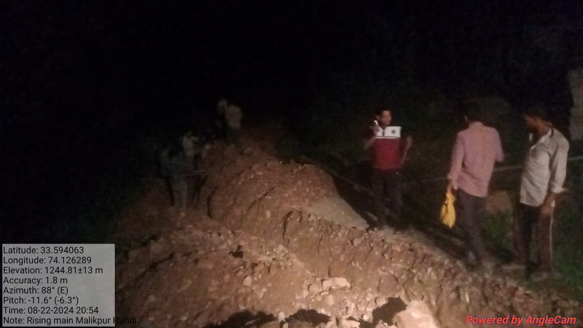 JJM_JK_POONCH's tweet photo. "Work is going on in the night shift to ensure the project is completed on time. The dedication behind the #JalJeevanMission is bringing clean water closer to every home. 🌙💪 @JJM_JK https://t.co/EjsGaeazV7