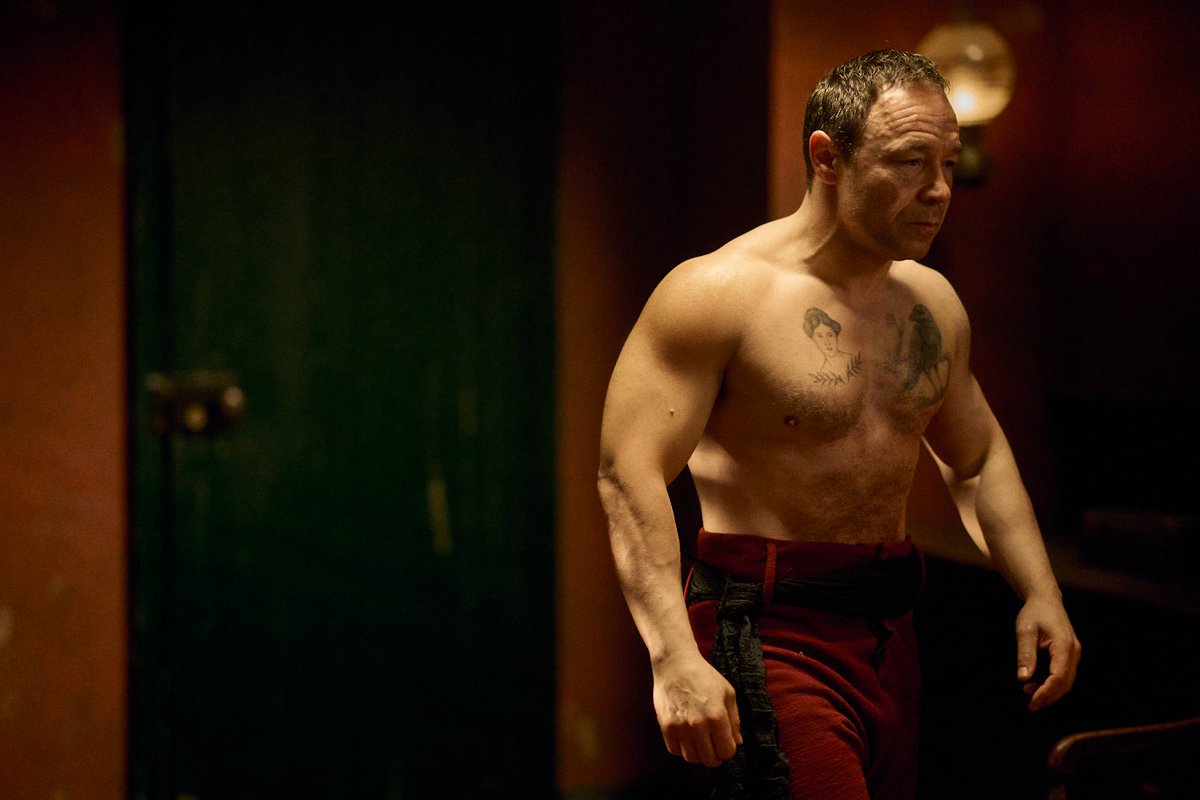 ITG_Ltd's tweet photo. An intense rivalry that transcends the ring. 🥊  

Get a first glimpse at #AThousandBlows, a gripping new @DisneyPlusUK thriller series delving into the gritty, dangerous world of boxing in 1880s Victorian London.   

⭐️ @StephenGraham73, @HannahWalters74, #TomDavis, @DarciShaw_, #JamesNelsonJoyce, @AshleyWalters82, #AdamNagaitis 
✍️ Writers: #HarlanDavies, #YasminJoseph 
🎥 Producer: #BarringtonPaulRobinson 
🎬 Directors:  @AshleyWalters82 (Eps 4, 5, & 6), #NickMurphy (Eps 1 & 2), #CokyGiedroyc (Ep 3) 
🎥 Story Producer: #CharlotteRobinson  
🎥 Executive Producer: #TomMiller  
🎥 Production Designer: #TomBurton 
✂️ Editor: #PeterChristelis 
 🎥 Executive Producers: @StephenGraham73 & @HannahWalters74