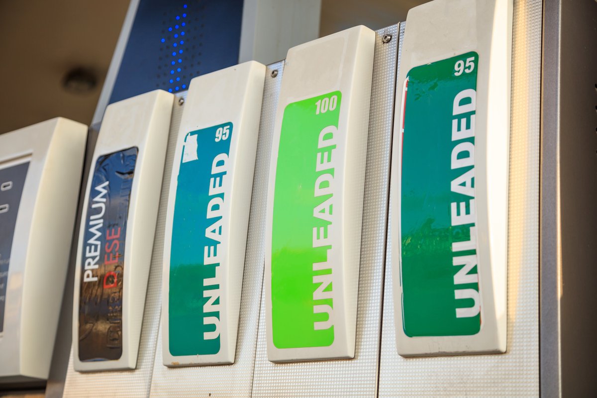 TacomaCarRepair's tweet image. To understand the difference between regular &amp;amp; #premiumgas, know how octane works. #Regulargas is typically rated 87, premium is either 91 or 93. Higher #octane means it's capable to stand a higher compression before detonating.
bit.ly/3nLOUDC
#courtesyautoserviceandtire