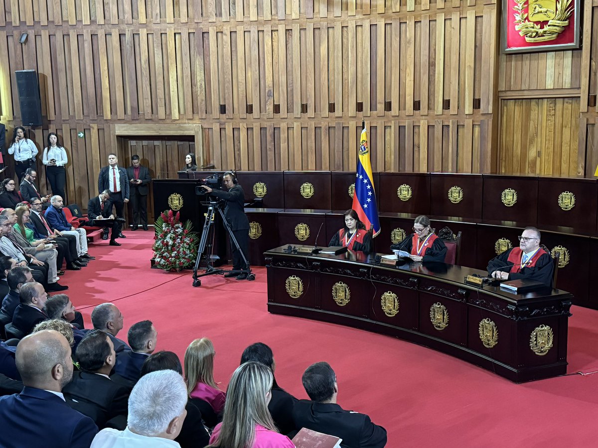 madeleintlSUR's tweet photo. #ÚltimoMinuto| Sala Electoral del TSJ pasa a leer la sentencia definitiva que concluye la elección presidencial del 28 de julio. https://t.co/qB5Pdtq5Bu