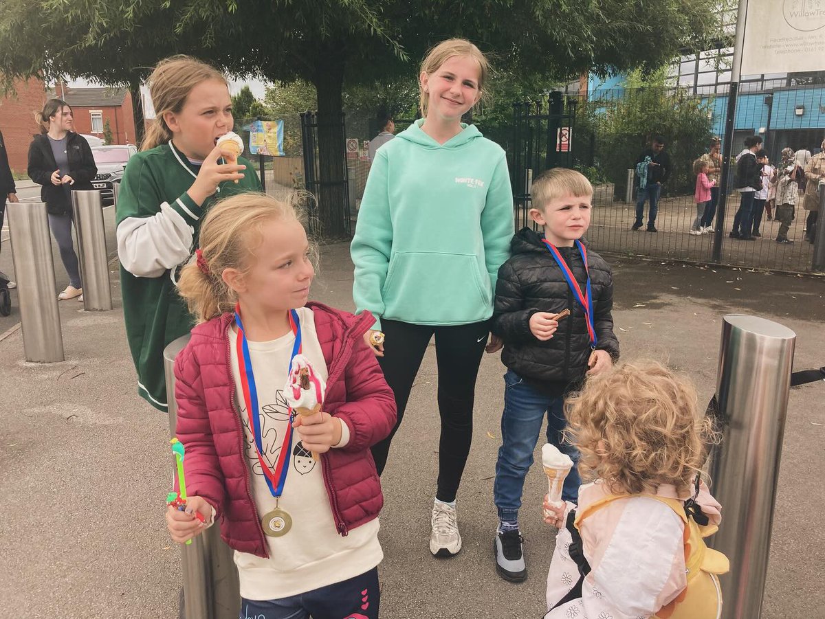 _Lifecentre's tweet image. Well done to all of the children this week!!! So many of you were in the talent shows today and medals were given out to all of the children for participating in #PathtoParis ice cream vans came to serve up a treat 
#HAF2024 #Salfordsummeroffun