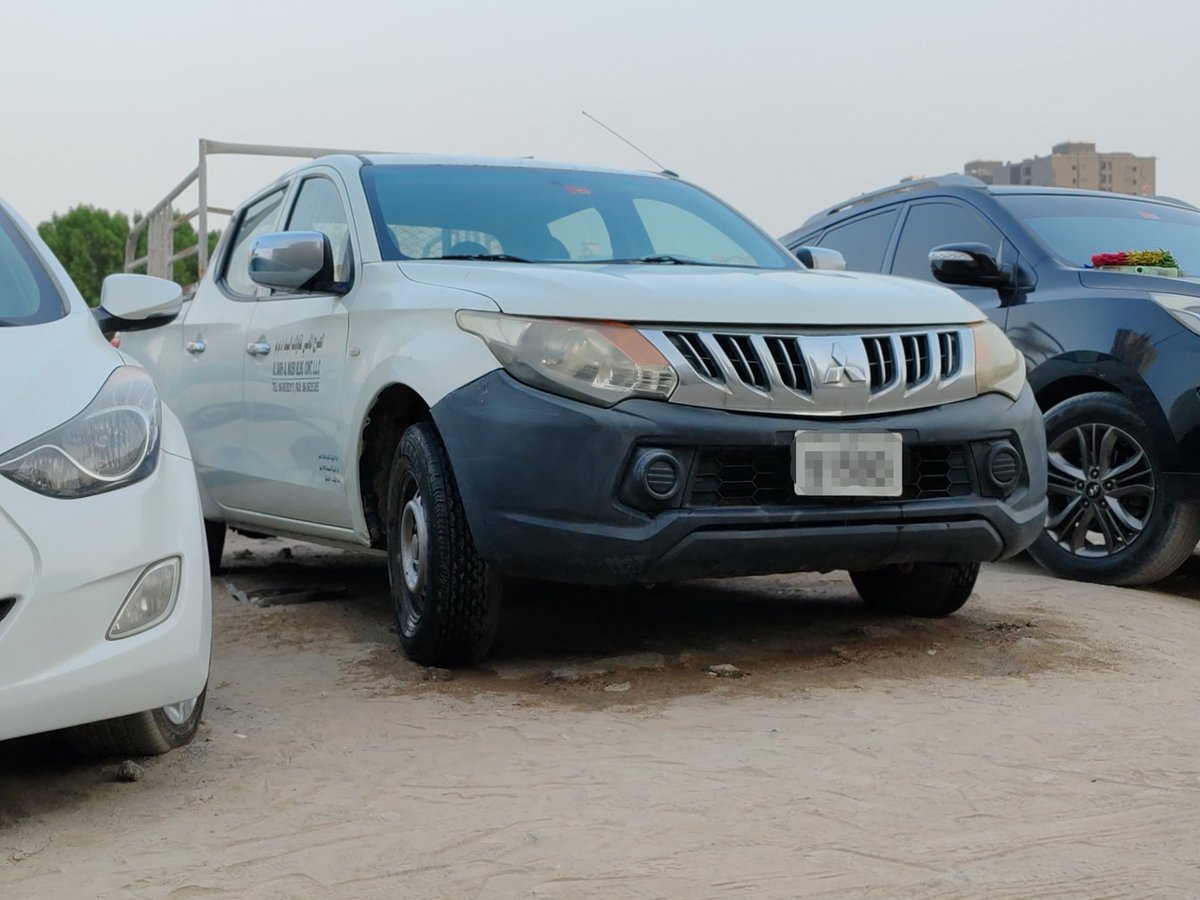 متسوبيش L200 موديل 2016 دبل كمين رخصة الشارقة عداد 265000. صبغ الوكالة السعر 28000 درهم