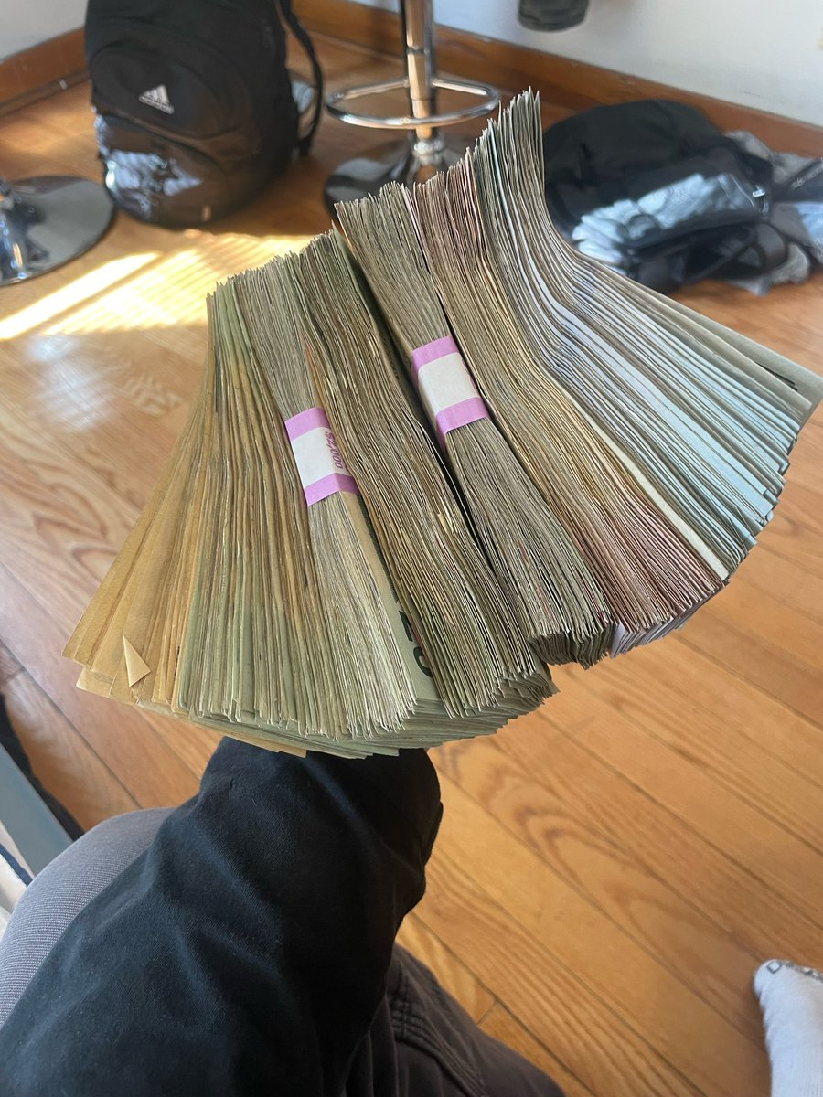 getgravyrecords's tweet image. We don’t die we move to Miami and get fat… swing a blue tho💙