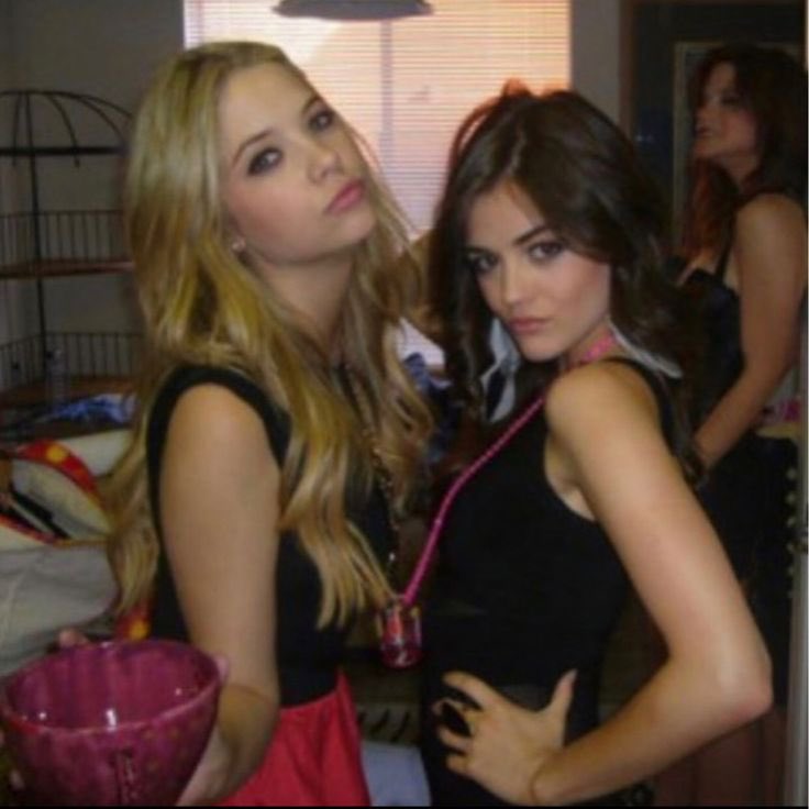 lohanisgod's tweet image. a thread of interesting facts about pretty little liars:

lucy hale and ashley benson met on myspace as teenagers, and became super close. they lost touch and reconnected once they started the show.