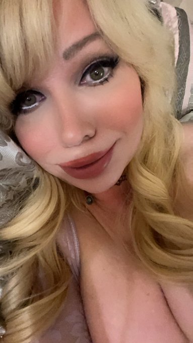 Sleeping beauty needs some cock sucking https://t.co/uwwTp79A6e