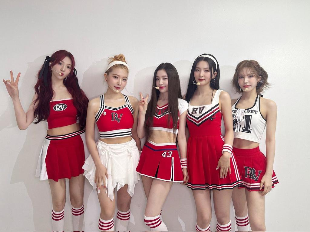 217Bash1771's tweet photo. RED VELVET - MY DEAR, REVELUV IN MANILA 

your UK REVEBLOOMS🇬🇧🇵🇭 will giveaway TWO (2) General Premium tickets 

#follow and #RT just tell us why are you the most deserving to win the ticket  🤍✨ 

*entries until August 17* https://t.co/xspDdv5BST