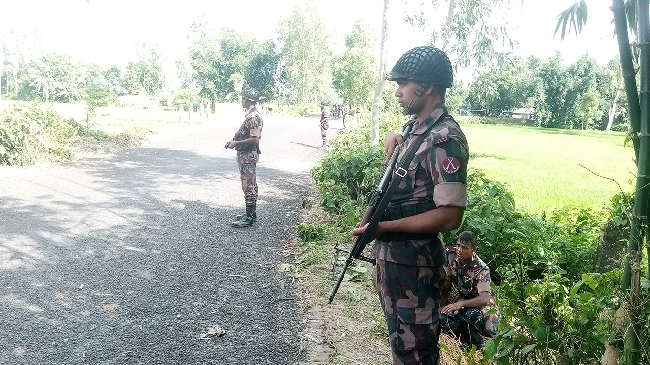 বিএসএফের বেড়া নির্মাণের চেষ্টা, বিজিবির বাধা