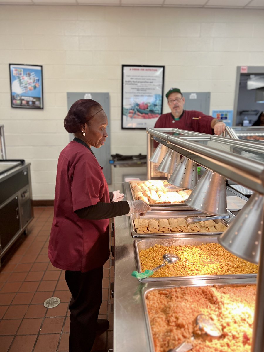 Team <a href="/AntiochMSBears/">Antioch Middle School</a> preparing for Tamale 🫔 Day featuring Spanish rice and Corn! <a href="/MetroSchools/">Metro Schools</a>