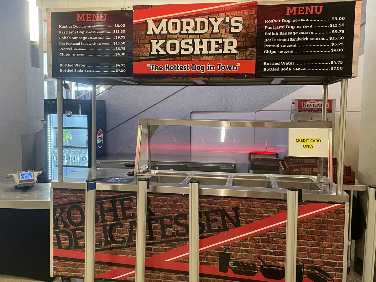 Mike_Wagenheim's tweet image. Who says Jews should feel unwelcome at the DNC? A little kosher cuisine at the United Center.