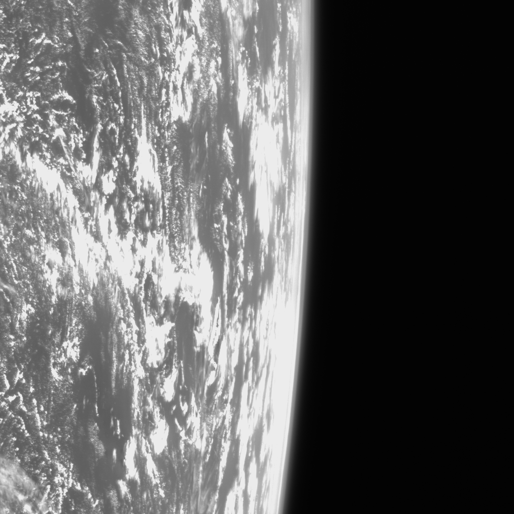 ESA_JUICE's tweet photo. During this week's lunar-Earth flyby, #ESAJuice's Navigation Camera (NavCam) was tested out in space for the first time.
Though NavCam was actually designed to help Juice steer around Ganymede, Europa and Callisto, these images aren't bad either 😍
More 👉 https://t.co/sv8VEIPu3L https://t.co/RMSTEXW9uE