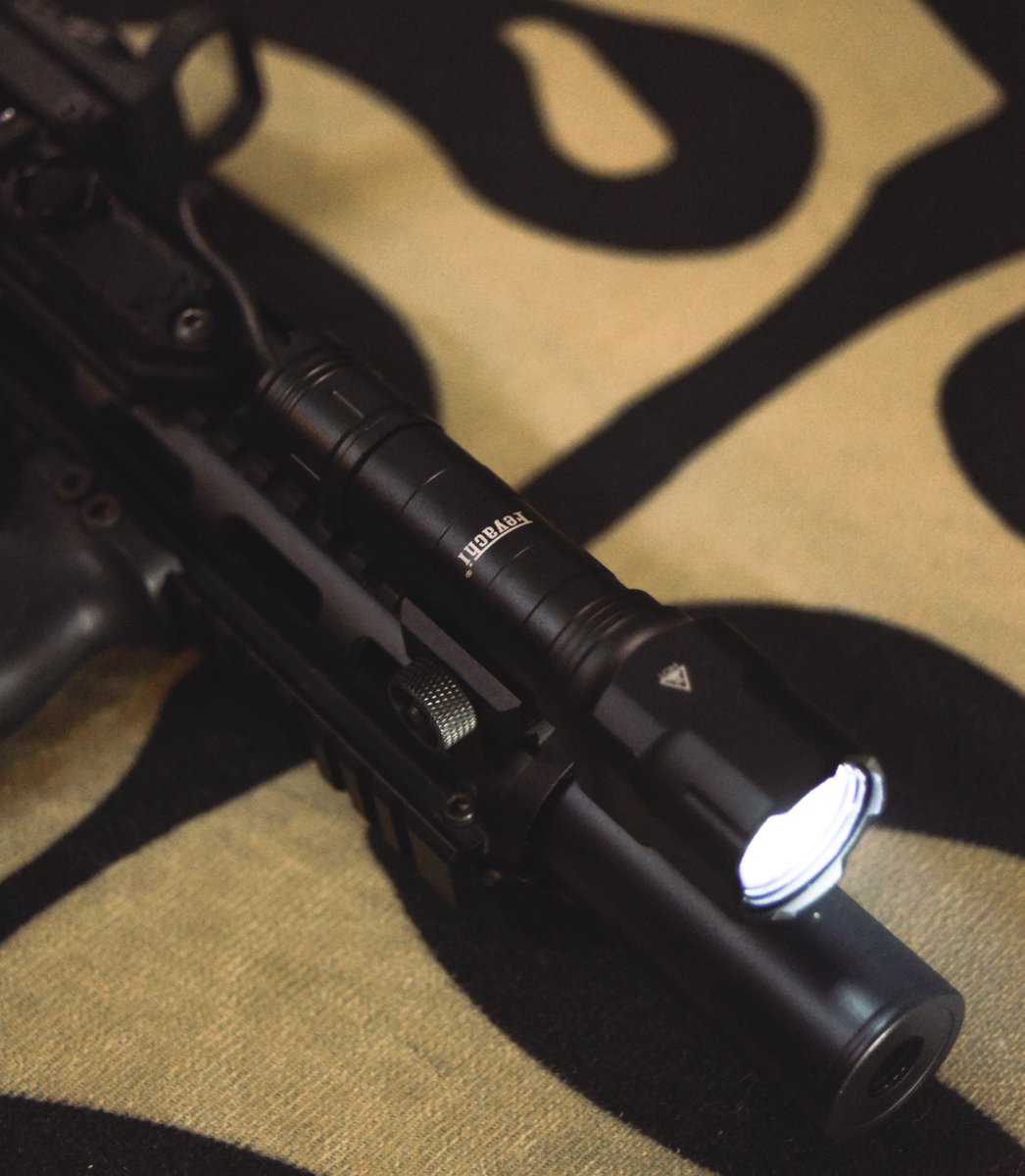Feyachi_store's tweet image. No more fumbling in the dark. The Feyachi Tactical Flashlight is always prepared for the unexpected. Just grab, switch on, and get going.💪🔦

#tacticalflashlight #feyachiflashlight #servivalgear #tacticallight #EDC #nightvision