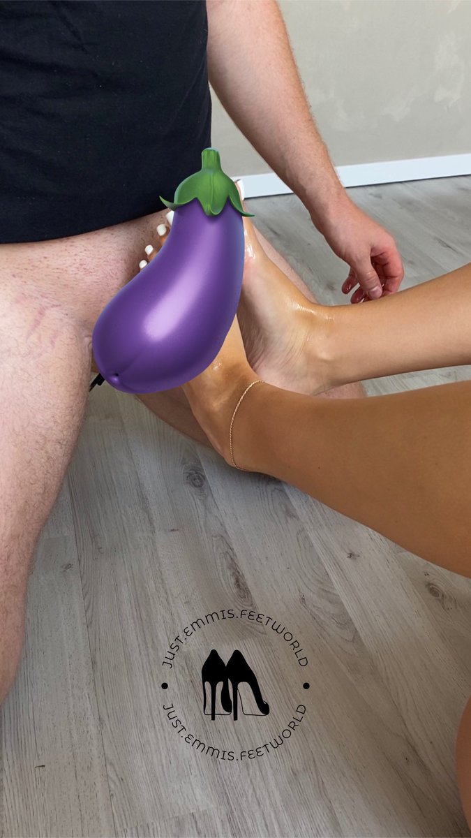 Who wants to see my hot feet in action? 
Pay and enjoy! 🐖⛓️

Wer will meine geilen Füße in Action sehen?
Drück ab und genieße! 🐖⛓️
