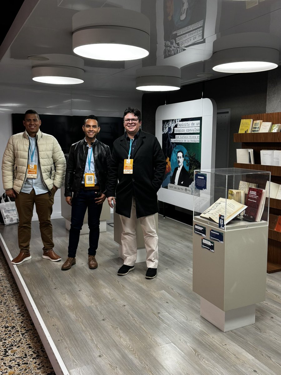 Bibliounisimon's tweet photo. El Sistema de Bibliotecas de Unisimón presente en CIBIC Bogotá, participando en la muestra de pósteres. Compartiendo innovación y conocimiento con la comunidad académica. #CIBIC #BibliotecasUnisimón #Innovación #Ciencia https://t.co/feVuJF6KxJ
