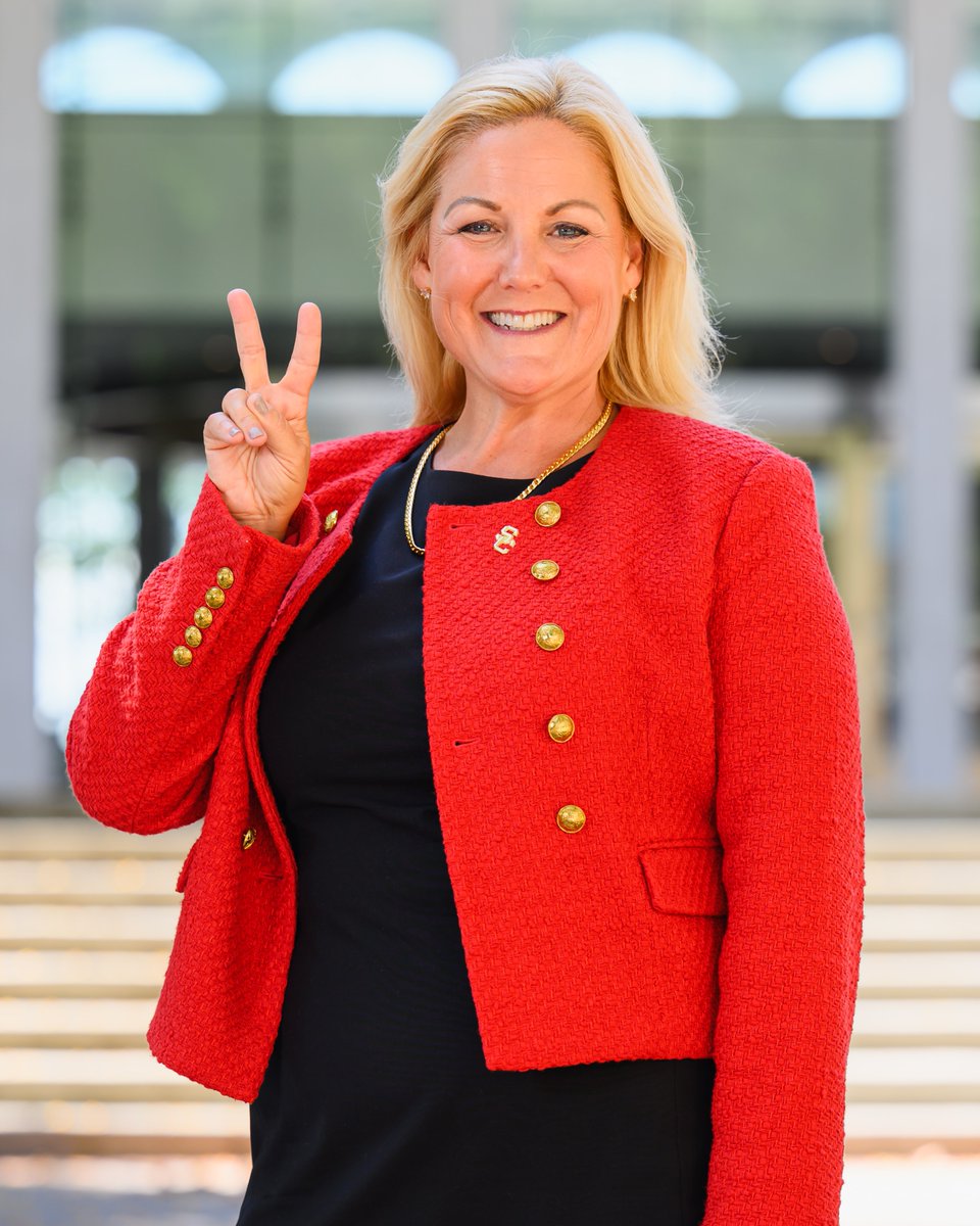 Wishing a Happy Birthday to our athletic director <a href="/ADJenniferCohen/">Jennifer Cohen</a>! 🎉