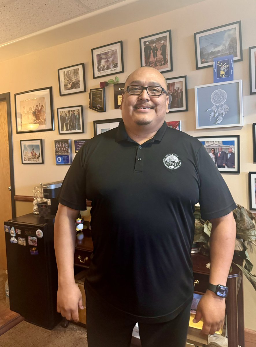 KellyRaelAZ's tweet image. 📍Whiteriver, AZ 

Vice Chairman of the White Mountain Apache Tribe, Jerome Kasey III 100% endorses @realDonaldTrump. “President Trump is a businessman who knows how to get things done. Things moved much faster under his administration. He truly wants our tribe to be sovereign”.…