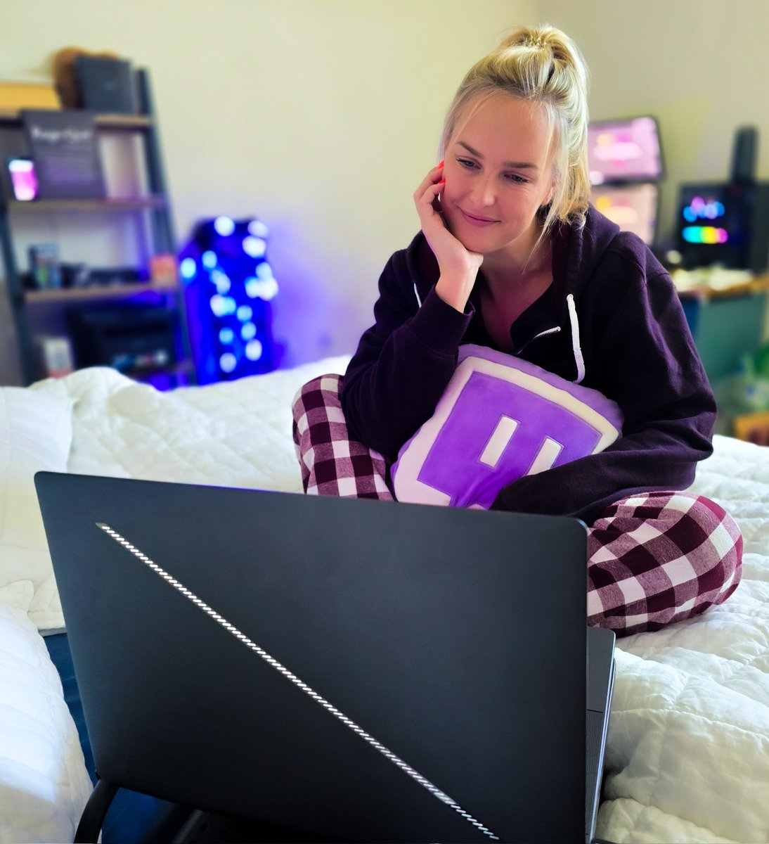 inviicta's tweet image. Do you use a laptop as part of your setup? Trying to see something 👀

Tag someone who does 🔽

rog.gg/ZephyrusG16_In…

#TeamROG #ROGPartner #asuslaptop @ASUS_ROG