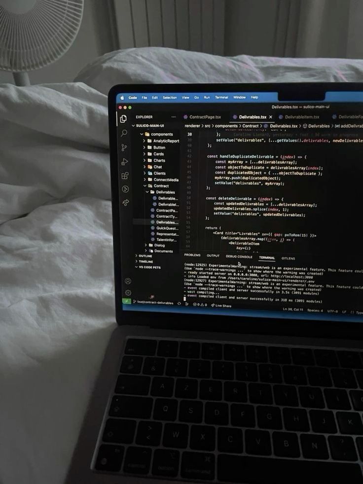 MeliCodes's tweet image. A daily favorite routine 😌💻