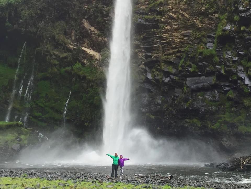 OriginalEcuador's tweet photo. Discover the magic of the Condor Machay waterfall in Ecuador! 🌿💦 A paradise hidden in Cotopaxi Province, where the water falls with force and nature envelopes you in its splendor. 

#CondorMachay #CotopaxiProvince #Waterfalls #EcuadorWaterfalls #OriginalEcuador #EcuadorTourism https://t.co/CueuvEVp7K