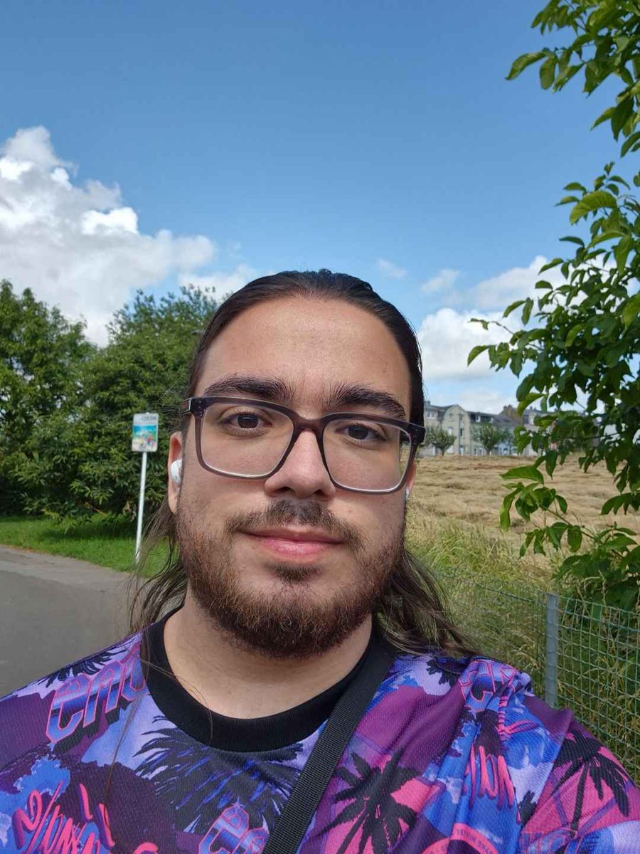 KonohaTV_'s tweet photo. La @KonohaTV_ vous manque ? 

Est-ce que @Naeray_ et @Worllff devraient reprendre les stream ?  (@_NAATSUU fait une pause!)

Si oui donnez nous vos sujets de stream, des idées.. on va les sortir de leurs zones de conforts et les faire revenir.. https://t.co/buD34Yz95q