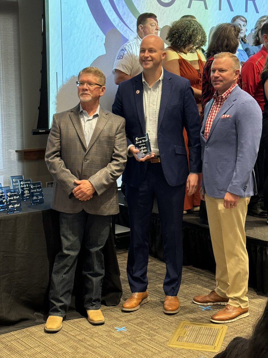 scottkcowart44's tweet photo. Proud off our Chamber Leadership graduates Matt Huckeba and Mega Day!  #24STRONG https://t.co/TH6l2U8PAe