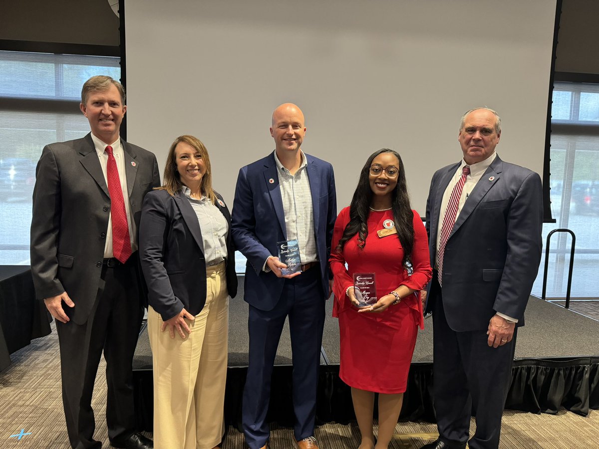 scottkcowart44's tweet photo. Proud off our Chamber Leadership graduates Matt Huckeba and Mega Day!  #24STRONG https://t.co/TH6l2U8PAe